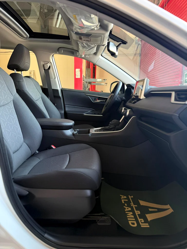 Toyota Rav4 XLE Hybrid 2.5L 2024 - Image 3