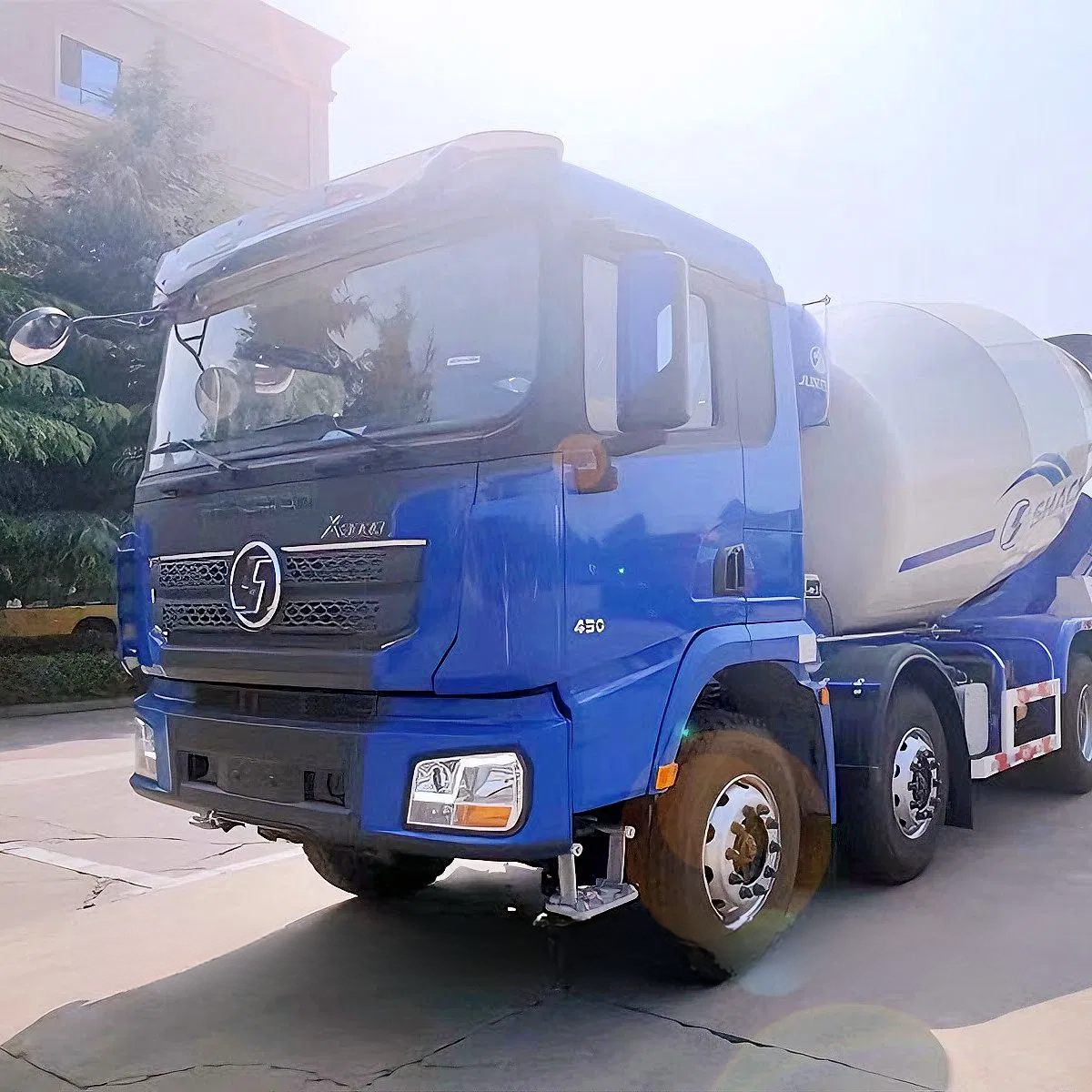 New Used Concrete Mixer Truck X3000 Sinotruck 6X4 6m³ 8m³ 12m³ Diesel Mobile Cement Pump Euro V Tractor Mixing Dump Tipper Cargo Box Lorry Mining Dumper Truck - Image 3