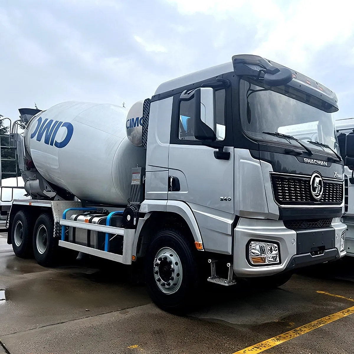 New Used Concrete Mixer Truck X3000 Sinotruck 6X4 6m³ 8m³ 12m³ Diesel Mobile Cement Pump Euro V Tractor Mixing Dump Tipper Cargo Box Lorry Mining Dumper Truck - Image 2