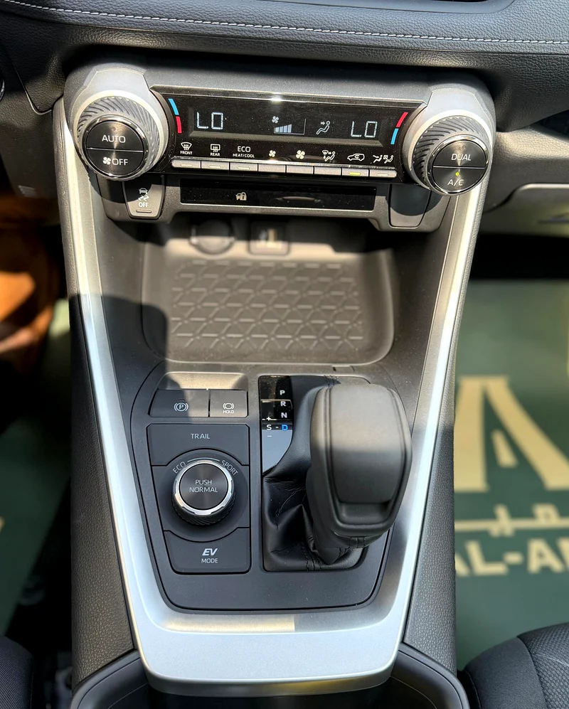 Toyota Rav4 XLE Hybrid 2.5L 2024 - Image 5