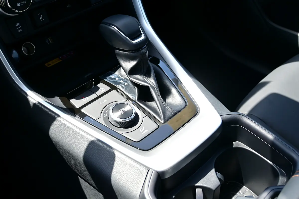 Toyota RAV4 2.5L Hybrid, AWD, CUV 5Doors, Model 2025 - Image 8