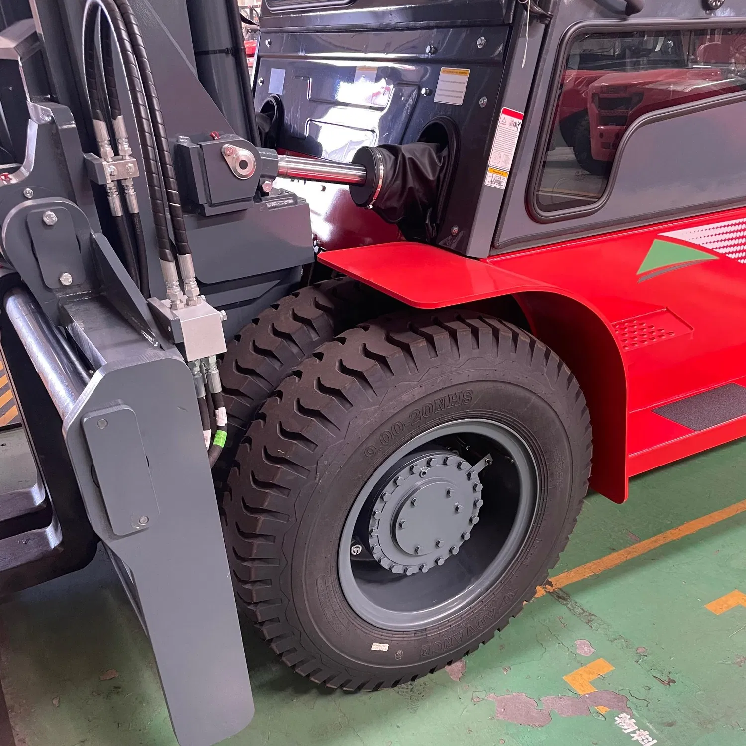 Multi Directional 10ton Diesel Electric Battery Forklift Truck Industrial Construction Lifting Equipment - Image 3