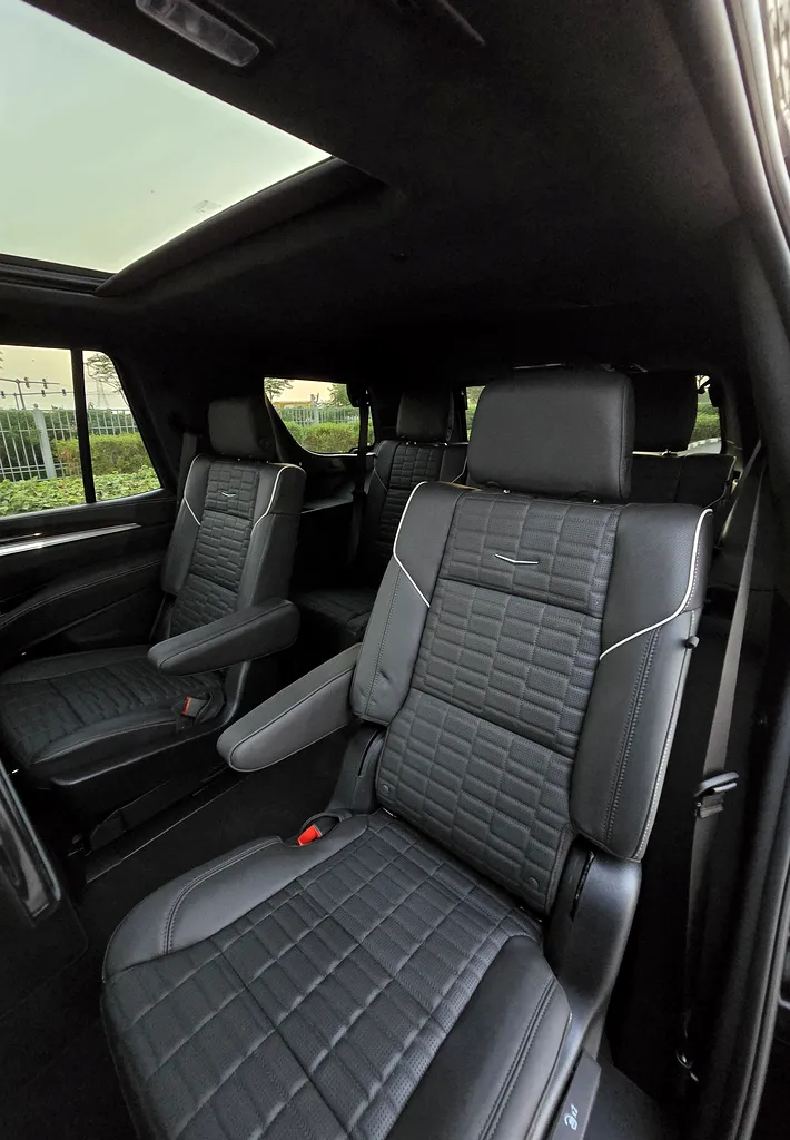 Cadillac Escalade Platinum Sport 4WD Full – 2025 - Image 5