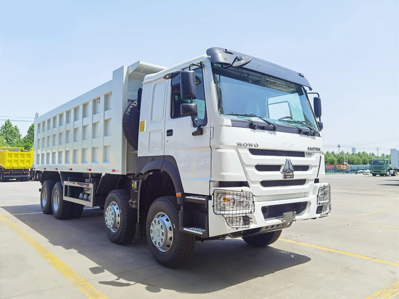 HOWO 380HP 8X4 Dump Truck - Image 3