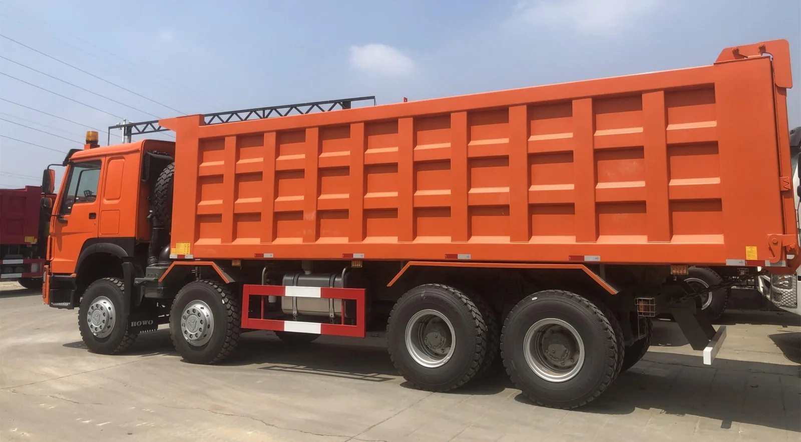 HOWO 400HP 8×4 Dump Truck - Image 2