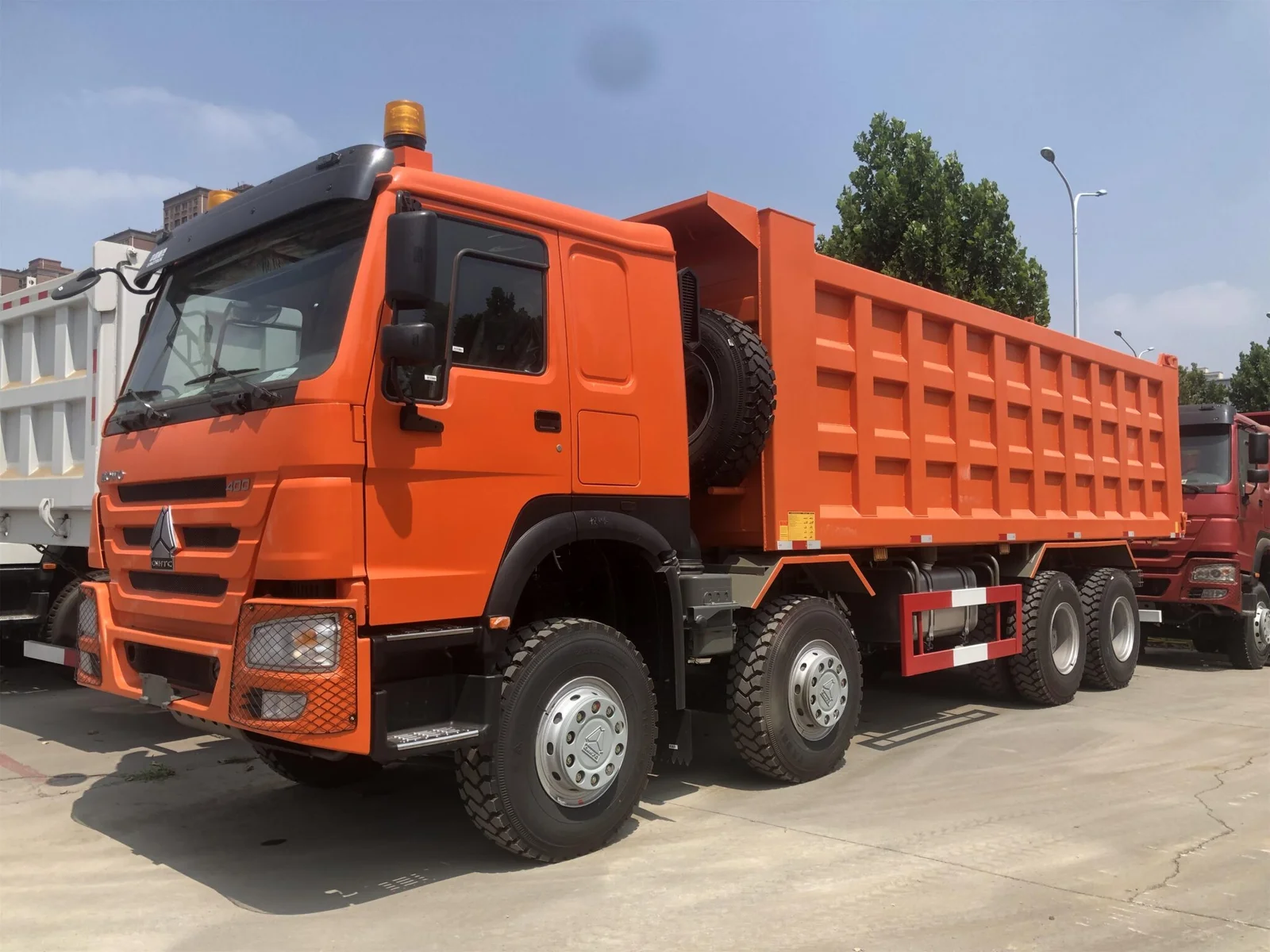 HOWO 400HP 8×4 Dump Truck - Image 3