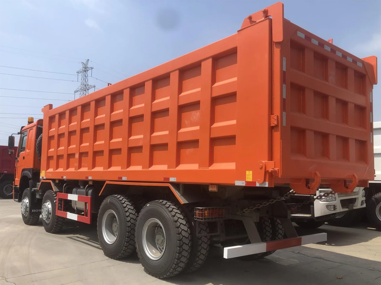 HOWO 400HP 8×4 Dump Truck - Image 4