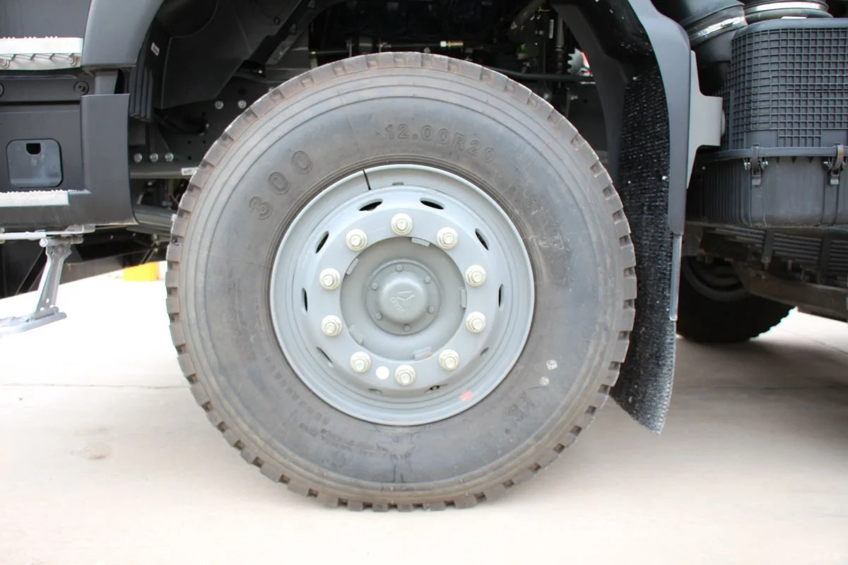 Sinotruk HOWO TX 460HP 8X4 Dump Truck - Image 9