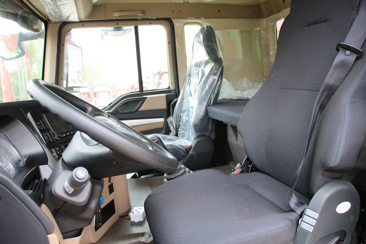 Sinotruk HOWO TX 460HP 8X4 Dump Truck - Image 5