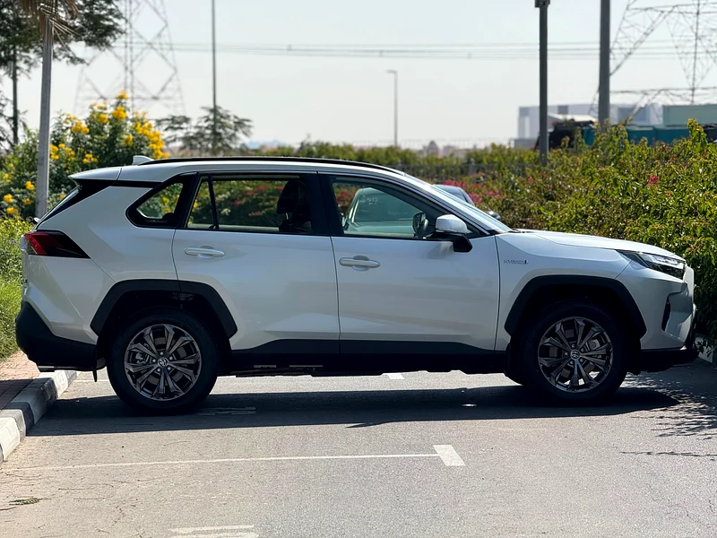 Toyota Rav4 XLE Hybrid 2.5L 2024 - Image 7