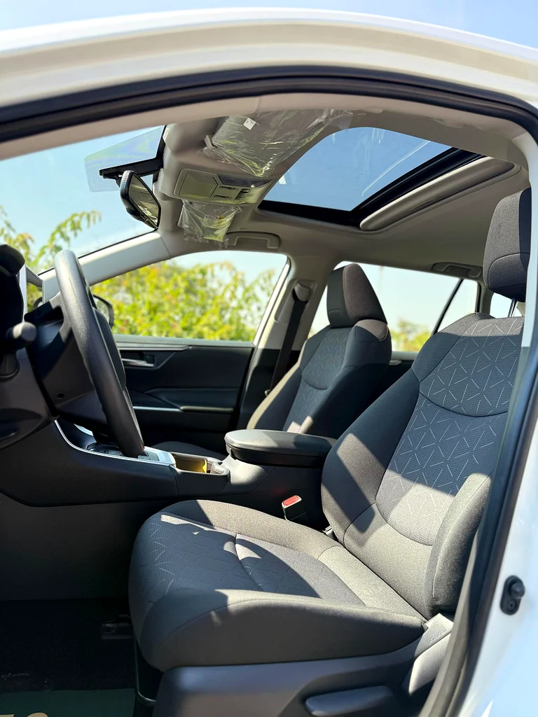 Toyota Rav4 XLE Hybrid 2.5L 2024 - Image 9