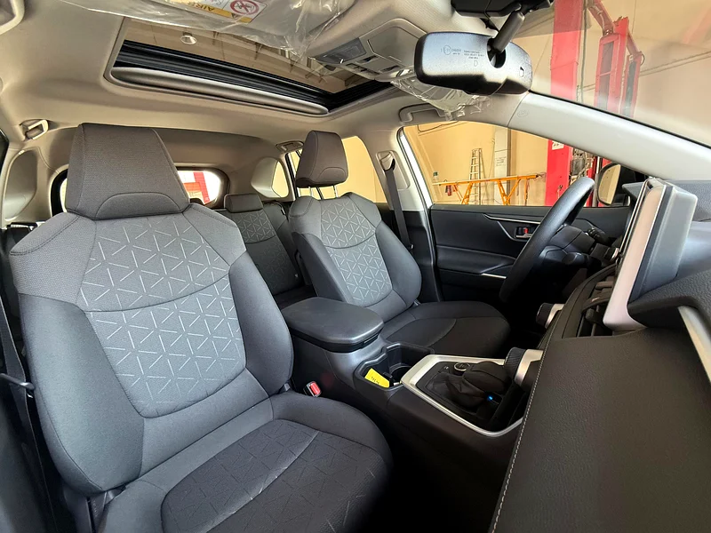 Toyota Rav4 XLE Hybrid 2.5L 2024 - Image 10