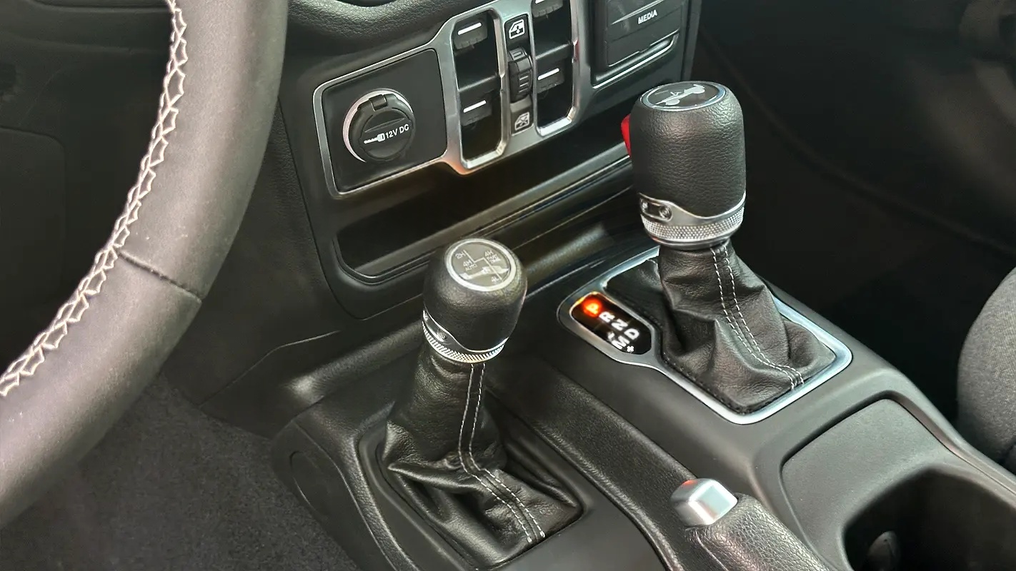 2025 JEEP WRANGLER UNLIMITED SPORT S I4 2.0T GCC - Image 2