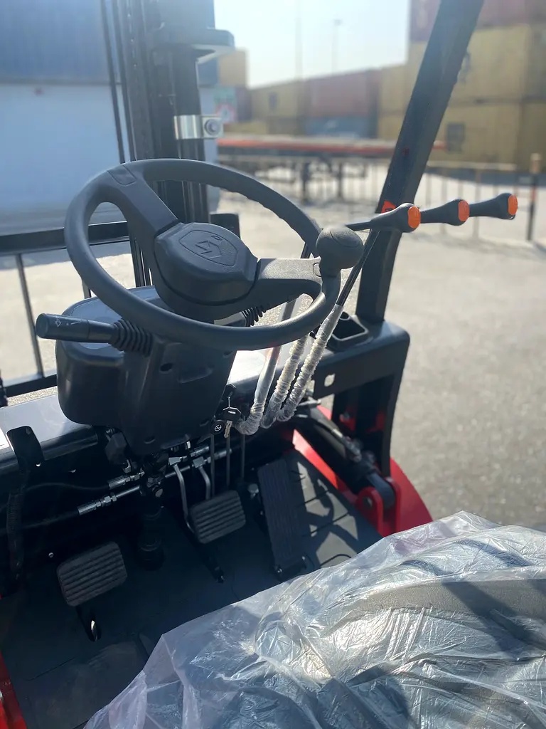 2025 Zoom 3 ton Diesel forklift (Brand New) - Image 4