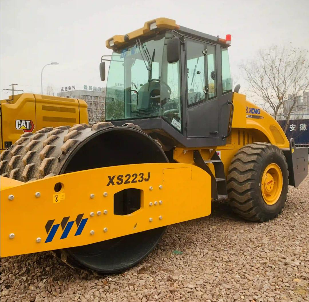 Good Condition Second-hand XCMG XS223J Road Roller with Rubber Block Roller Durable Road Construction Equipment Supplier - Image 5