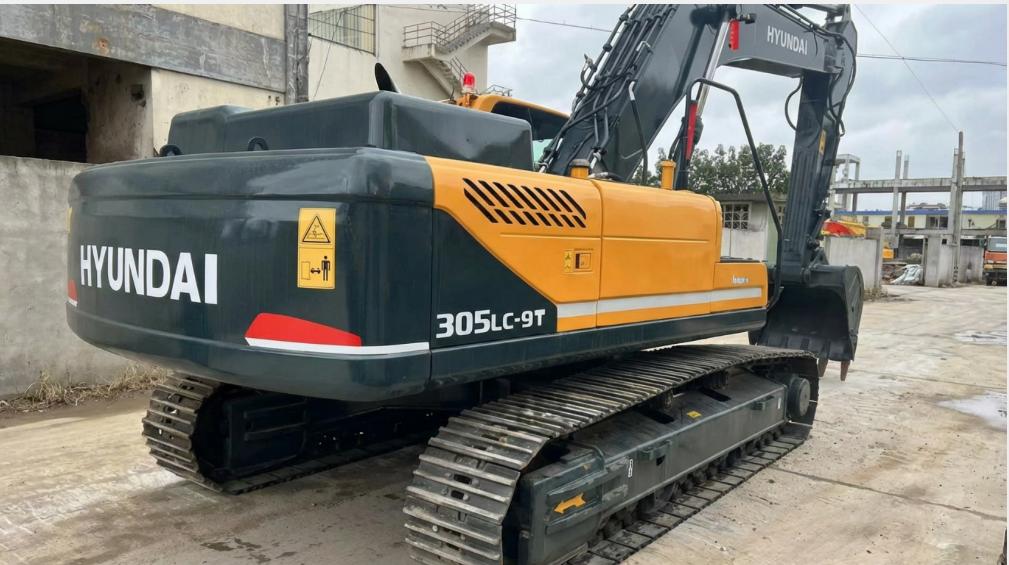 Good condition used hyundai r305-9t excavator with cheap price - Image 3